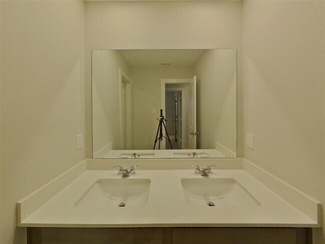 Building Photo - 4928 San Fabiano Ct