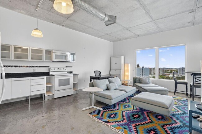 Building Photo - 10 SW South River Dr