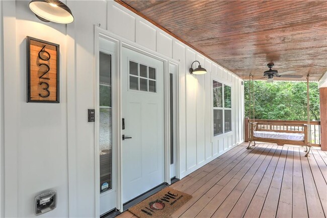 Building Photo - 623 Sweetwater Creek Dr