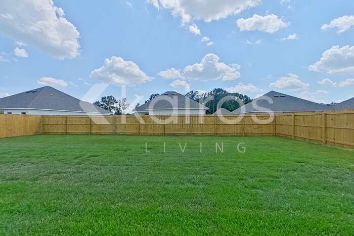Building Photo - 108 Rainfall Ln