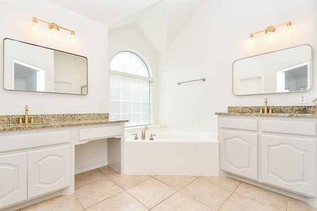 Building Photo - 10206 Hahns Peak Dr