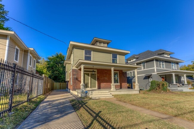Building Photo - Crosstown home - rent reduced plus 1/2 off...