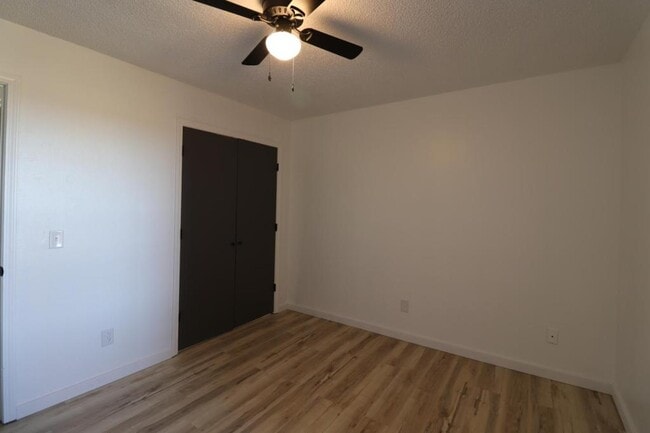 Building Photo - 1221 S Park Ave