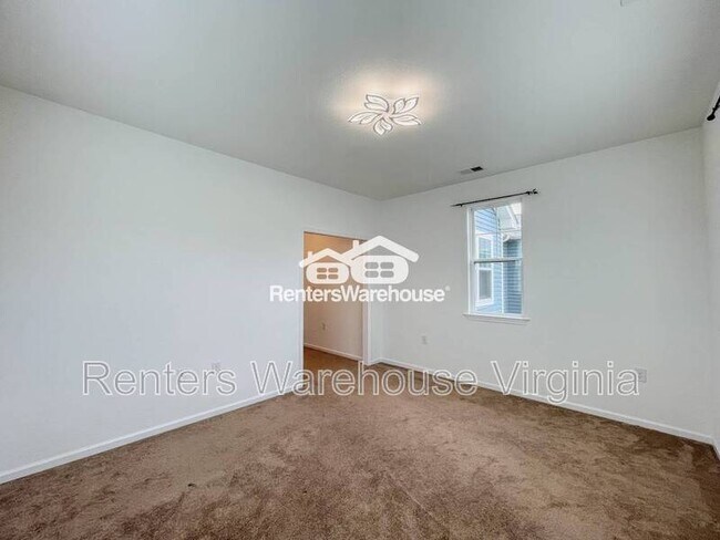 Building Photo - 1713 Dresdon Ln