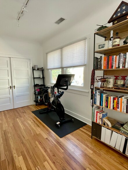 Building Photo - 308 Arno St NE