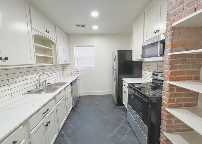 Building Photo - 2544 NW 21st St