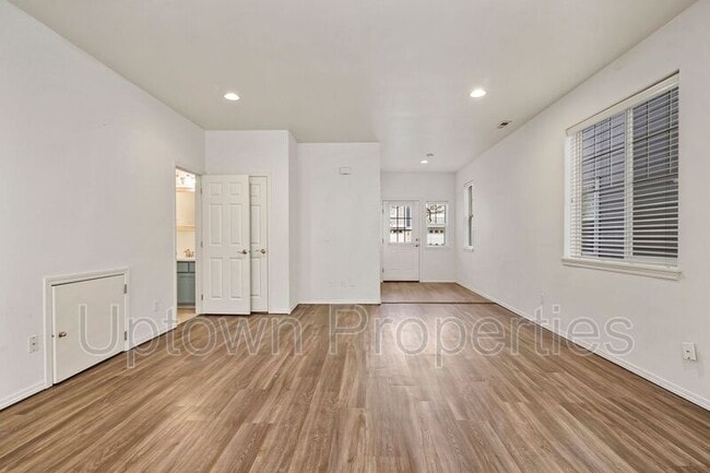 Building Photo - 9284 SW Sweek Dr