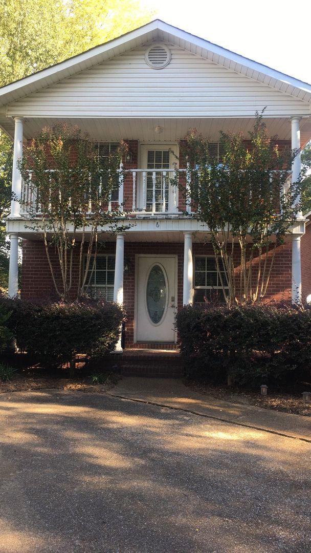 Building Photo - Grecian Gardens