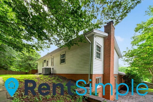 Building Photo - 8618 Crestview Dr