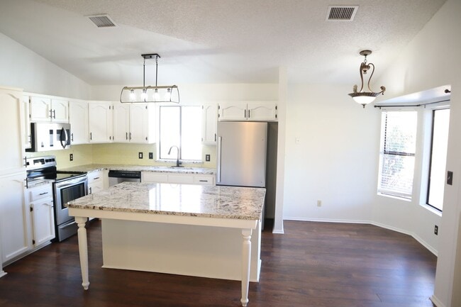 Building Photo - A Home You Have To See To Believe!!!