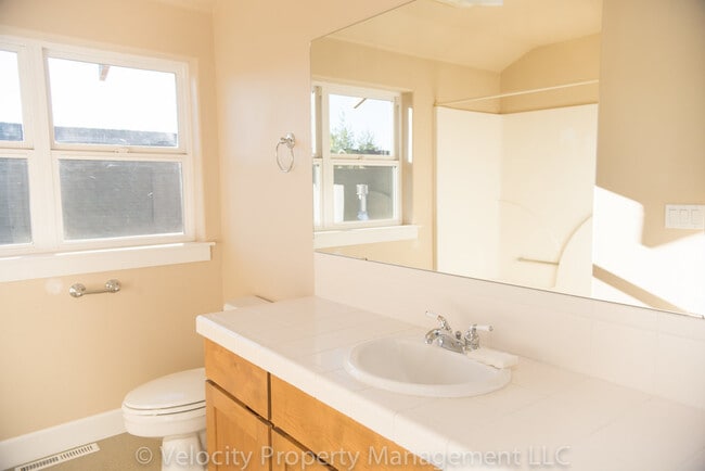 Building Photo - Urban Farmhouse! Lovely 4 Bedroom Eastside Home.