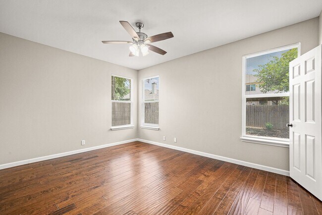 Building Photo - For Rent! Updated Single Story in Sonoma R...
