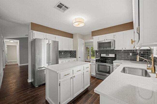 Building Photo - 4820 Marblehead Dr