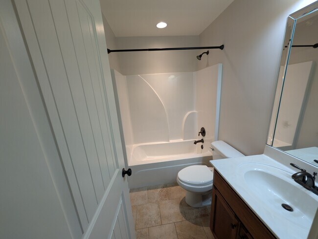 Building Photo - 903 Tanager Pl