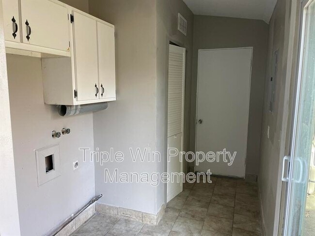 Building Photo - 410 Ridge Dr