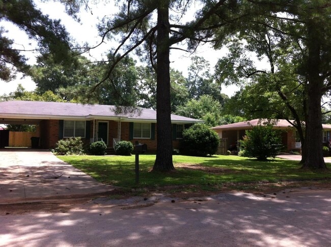 Primary Photo - 104 Walker Ave