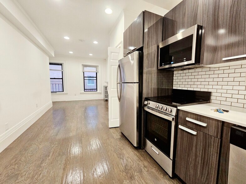 Building Photo - 255 Newbury St