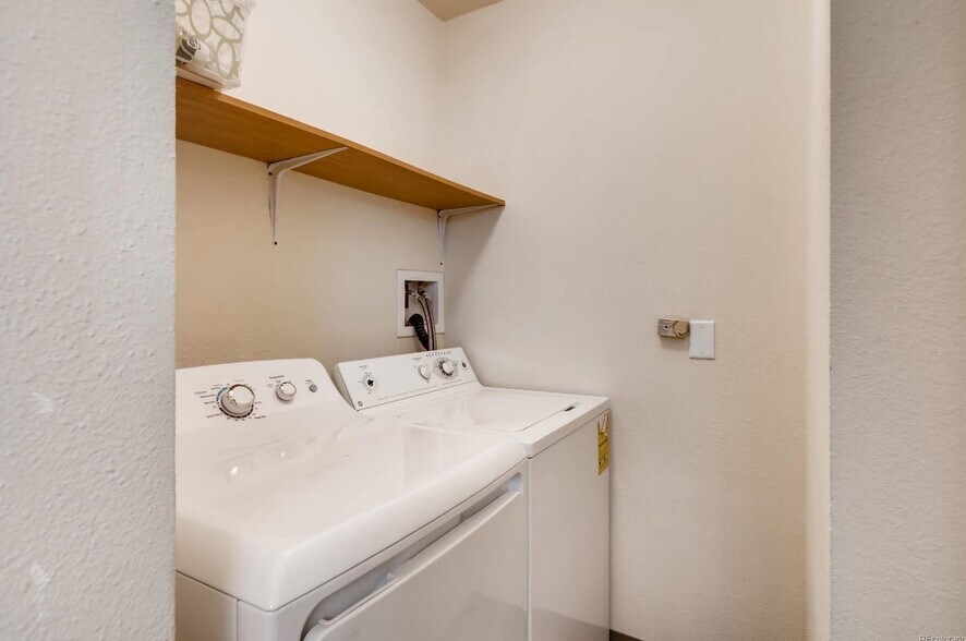 Building Photo - 8225 Fairmount Dr