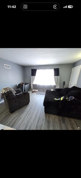 Building Photo - 149 E 1st St