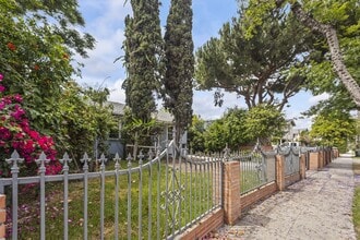 Building Photo - 3005 S Rimpau Blvd