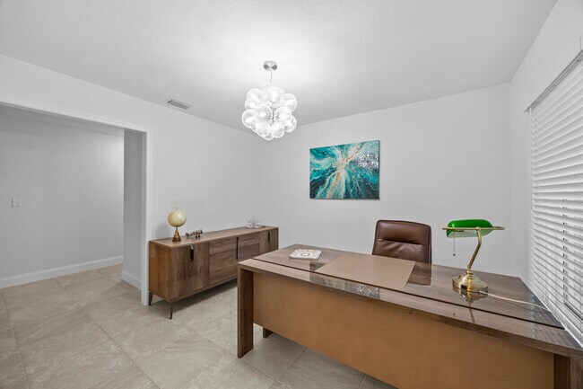 Building Photo - 2400 Seaford Dr