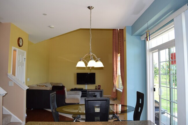 Building Photo - 2146 Cabrillo Ln