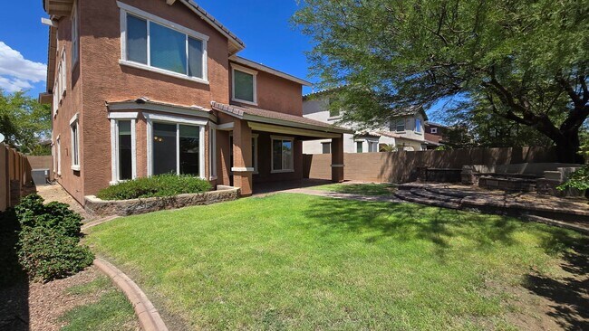 Building Photo - Upgraded kitchen and lots of sq ft in Verrado!