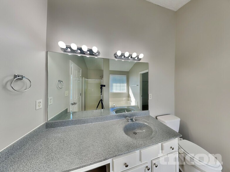 Building Photo - 988 Winding Down Way