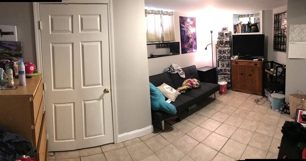 Building Photo - 8 Sunset St