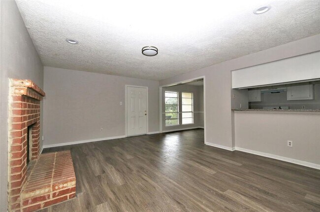 Building Photo - 13611 Ravensway Dr