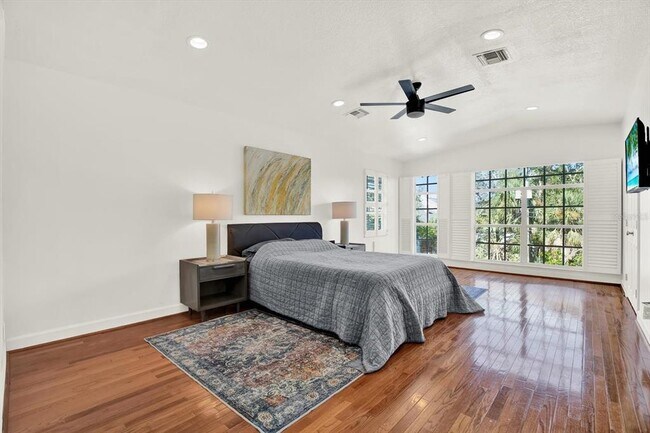 Building Photo - 3006 W Julia St