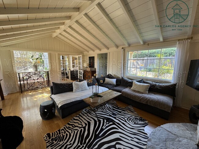 Building Photo - 3 Bed / 2 Bath Charming Carmel Point Home