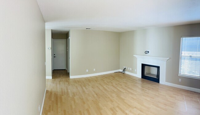 Building Photo - 43127 Corte Calanda