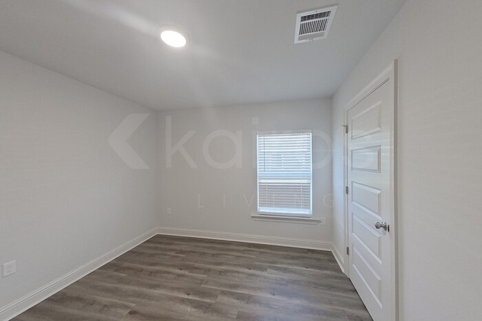 Building Photo - 17629 Carlisle Ave