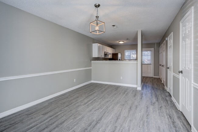 Building Photo - 125 Fairfax Dr