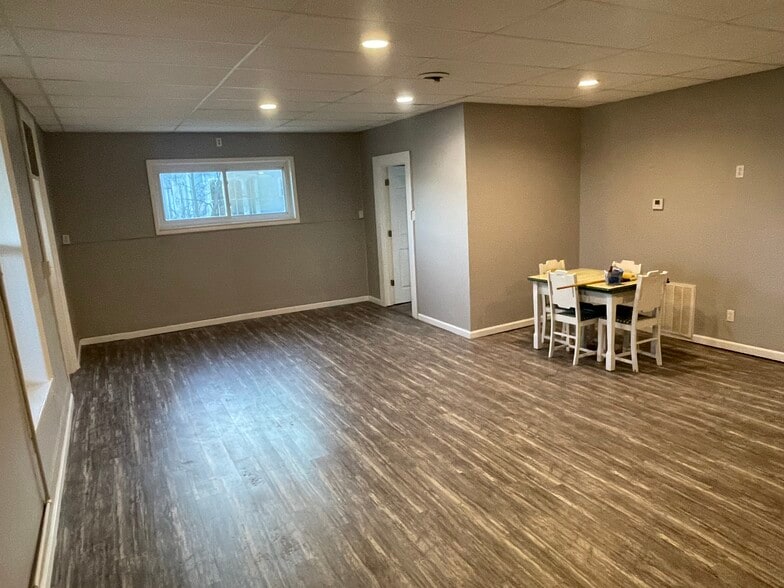 Building Photo - 1389 Broadway