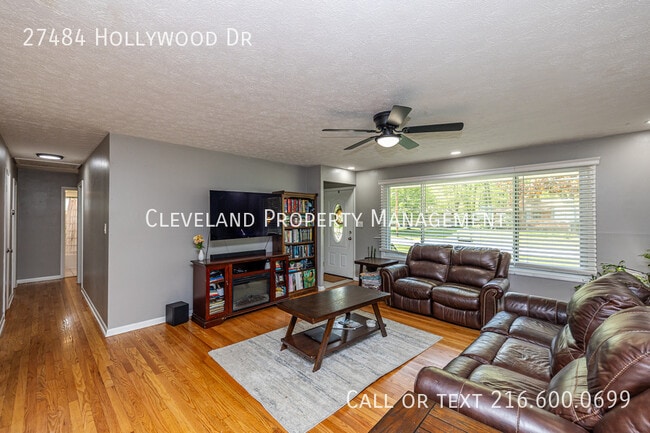 Building Photo - 27484 Hollywood Dr