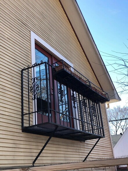 Building Photo - 5701 Victor St