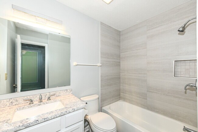 Building Photo - 510 Grand Woods Dr