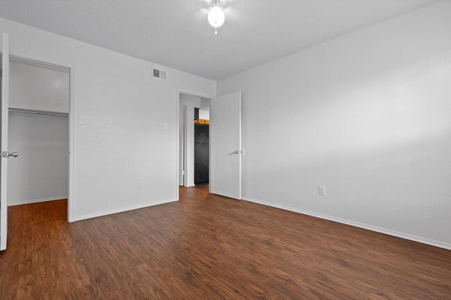 Building Photo - 205 3rd St