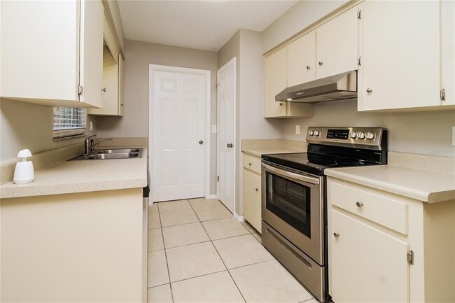 Building Photo - 865 Rich Dr