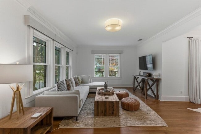 Building Photo - 1601 Alta Vista Ave