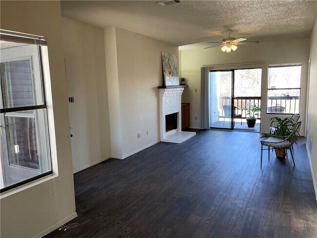 Building Photo - 2415 W Slaughter Ln