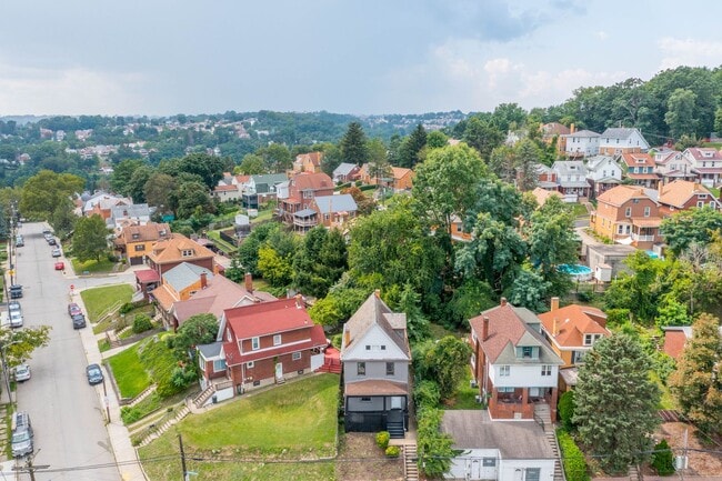 Building Photo - BLACK FRIDAY DEAL! SCORE 50% OFF 1ST MONTH'S RENT IF SIGNED BY NOV. 28! Stunning 4 bedroom home i...