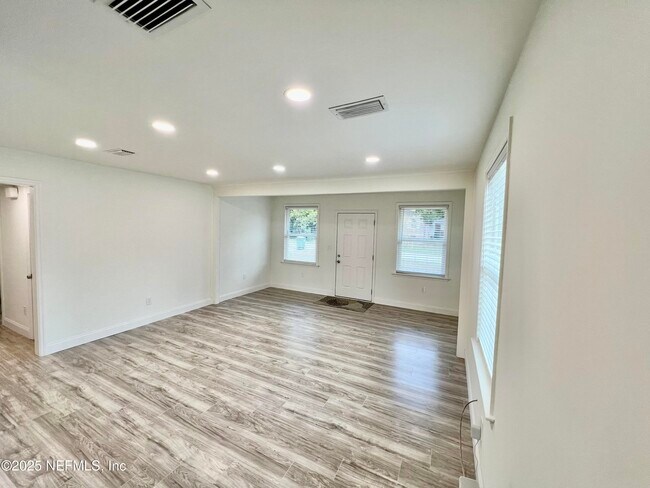 Building Photo - 9720 Jupiter Ct S