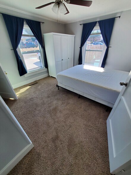 Building Photo - 607 Hillside St