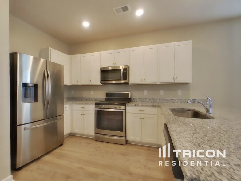 Building Photo - 1428 Ashfield Pl