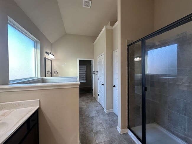 Building Photo - 549 W Holloway Dr