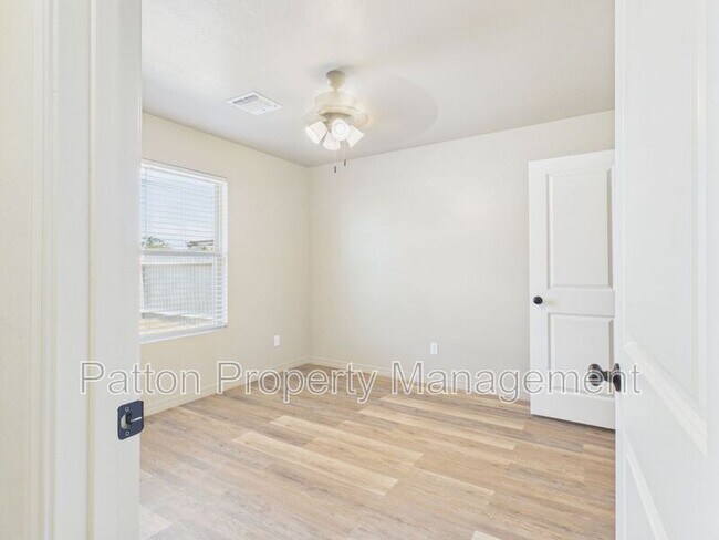 Building Photo - 1124 Caprock St