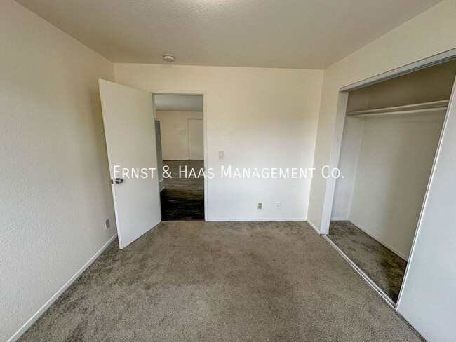 Building Photo - 1080 St Louis Ave